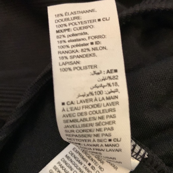 Gorgeous one piece black ribbed one shoulder swimsuit from Old Navy. Size Small - Picture 5 of 7